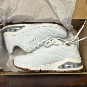 NWOT Sketchers Shoes